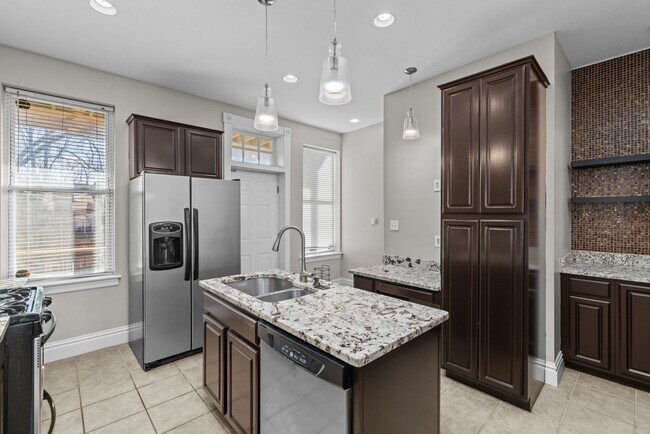 Building Photo - *MOVE IN SPECIAL* High end, 3 bedroom single family home in The Grove!