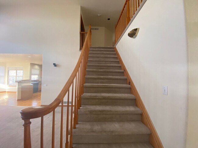 Building Photo - Large Home in Piney Creek