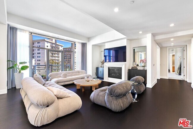 Building Photo - 10776 Wilshire Blvd