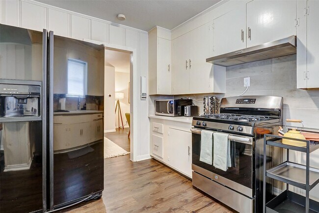 Building Photo - 4440 Castor St