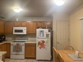 Building Photo - PRIVATE ROOM available at University Avenue Condos