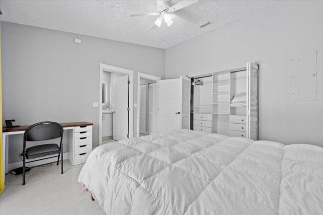 Building Photo - 1329 Periwinkle Pl