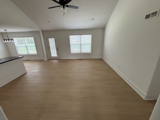 Building Photo - 921 Alberta Dr