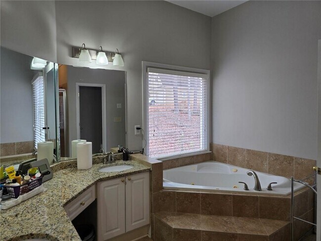 Building Photo - 5085 Byers Rd