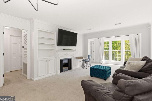 Building Photo - 24307 Plantation Dr NE