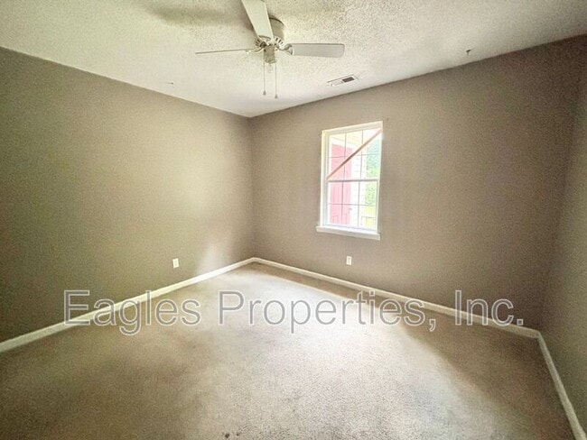 Building Photo - 409 Hill Loop Rd
