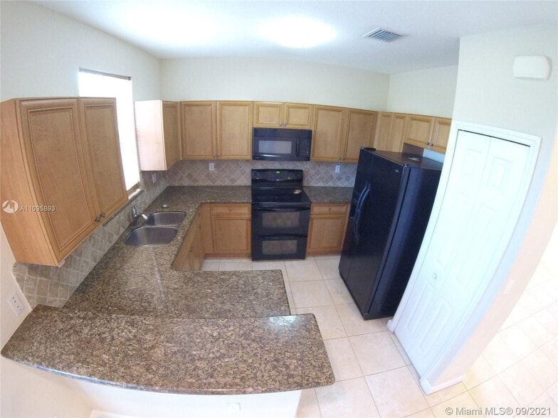 Building Photo - 990 NW 99th Ct