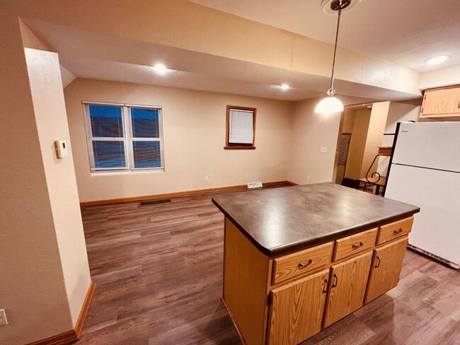 Building Photo - Shawano- 3 Bedroom 1 Bath Single Family Ho...