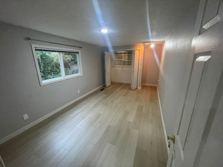 Building Photo - 3228 SW Dolph Ct