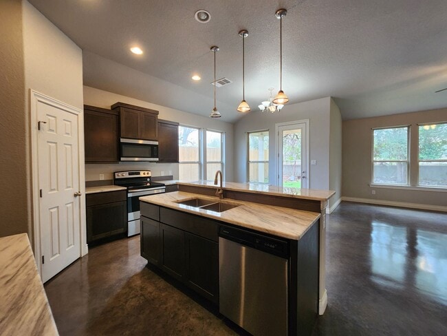 Building Photo - LOCATION! Walk to Torrey Park / Close to NB Downtown & Gruene / No Carpet / NBISD