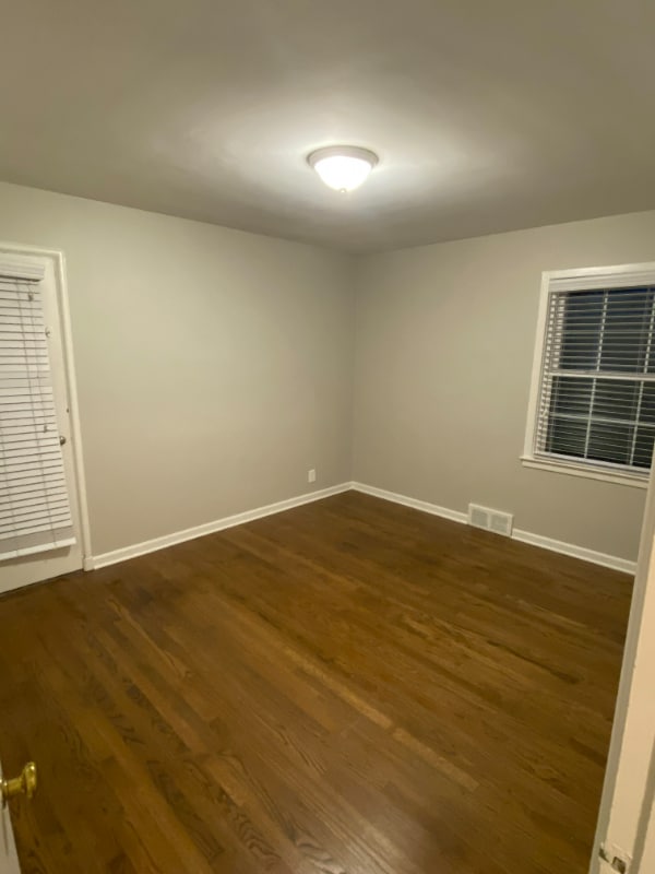 Building Photo - 835 Harcourt Rd