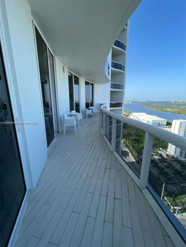 Building Photo - 15811 Collins Ave