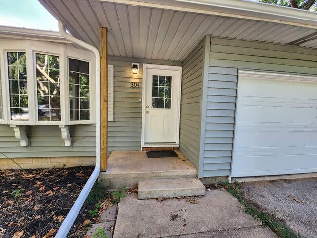Primary Photo - Spacious 4-Bedroom, 2.5-Bathroom Home AVAI...