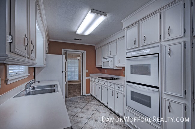 Building Photo - 502 Pelahatchie Shore Dr