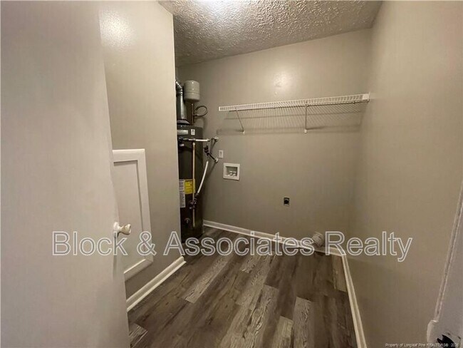 Building Photo - 3392 Galleria Dr