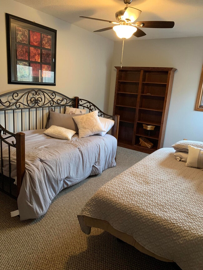 Building Photo - 107 Hollyridge Ln