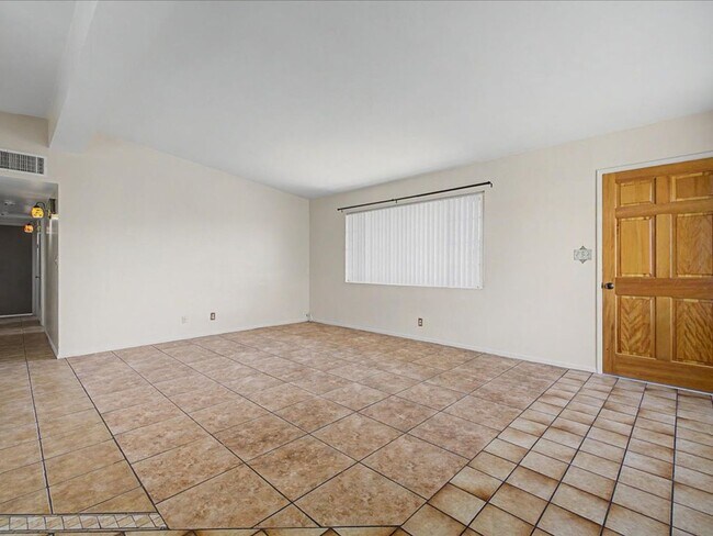 Building Photo - Charming 3-Bedroom Home with Spacious Yard & Versatile Storage!