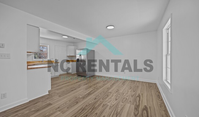 Building Photo - 607 Roosevelt Ave