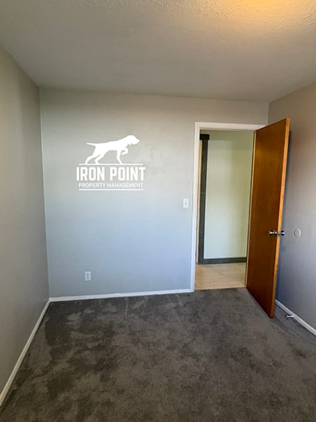 Building Photo - 3 Bed/1 Bath off Broadway near downtown Boise & BSU - Landscaping Included.