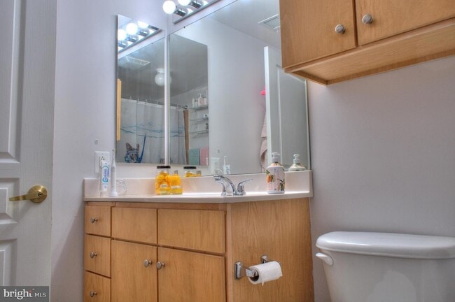 Building Photo - 616 E Street NW Unit 449
