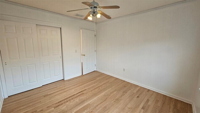 Building Photo - 2719 Colonial Dr