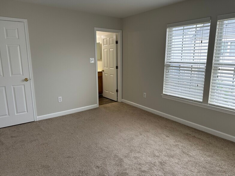 Building Photo - 741 Colonels Ct