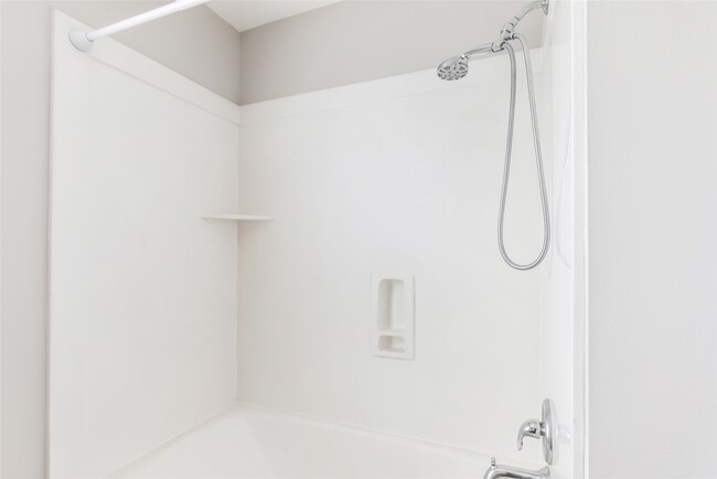 Building Photo - 18631 Atasca Oaks Dr