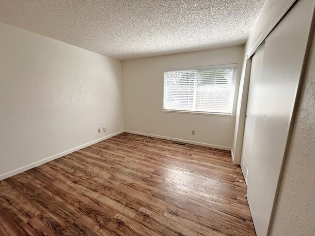 Building Photo - Charming Greenhaven Home