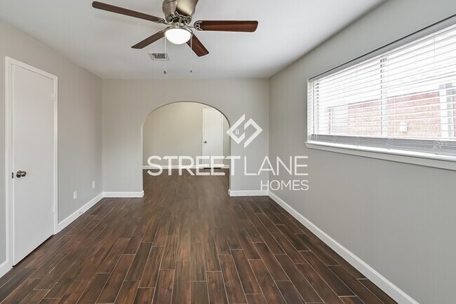 Building Photo - REDUCED!