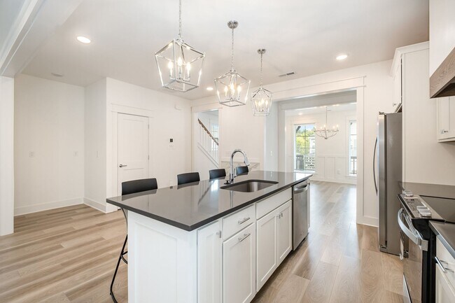 Building Photo - Stunning 4 Bedroom Home in Carothers Crossing!