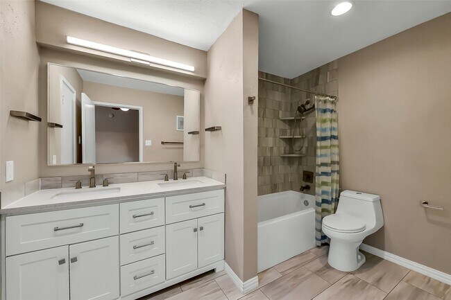 Building Photo - 2425 Augusta Dr