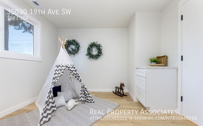 Building Photo - 35030 19th Ave SW