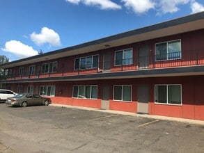 Building Photo - (WWA 5711) 1 bedroom/1 bathroom ~Cat Friendly~