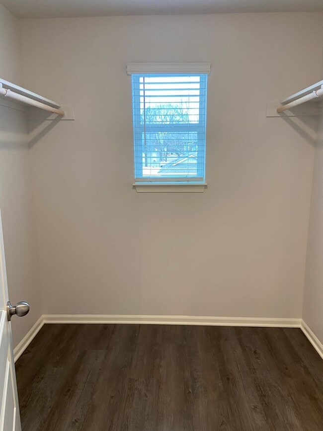 Building Photo - *Pre-leasing* | Three Bedroom | Two Bath H...