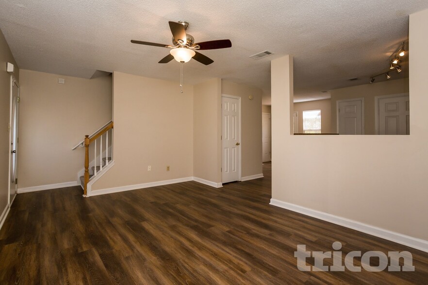 Building Photo - 815 Tramore Dr