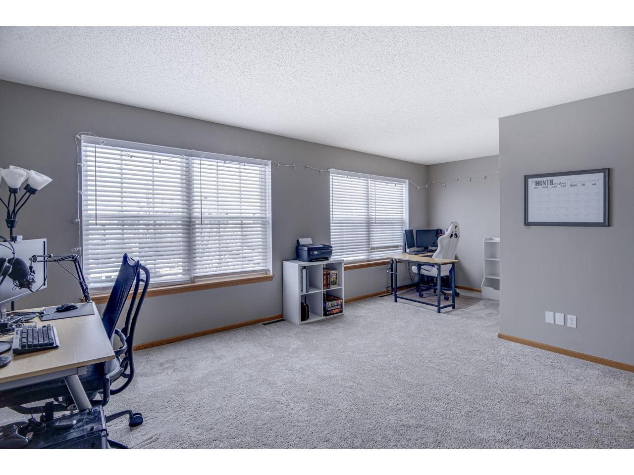 Building Photo - 1046 Providence Dr