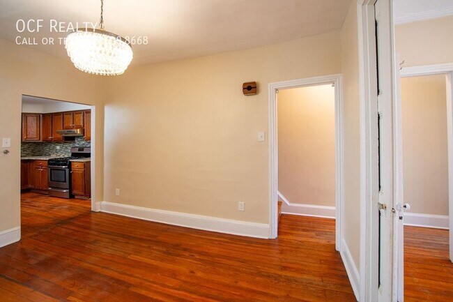 Building Photo - 2211 Bainbridge St