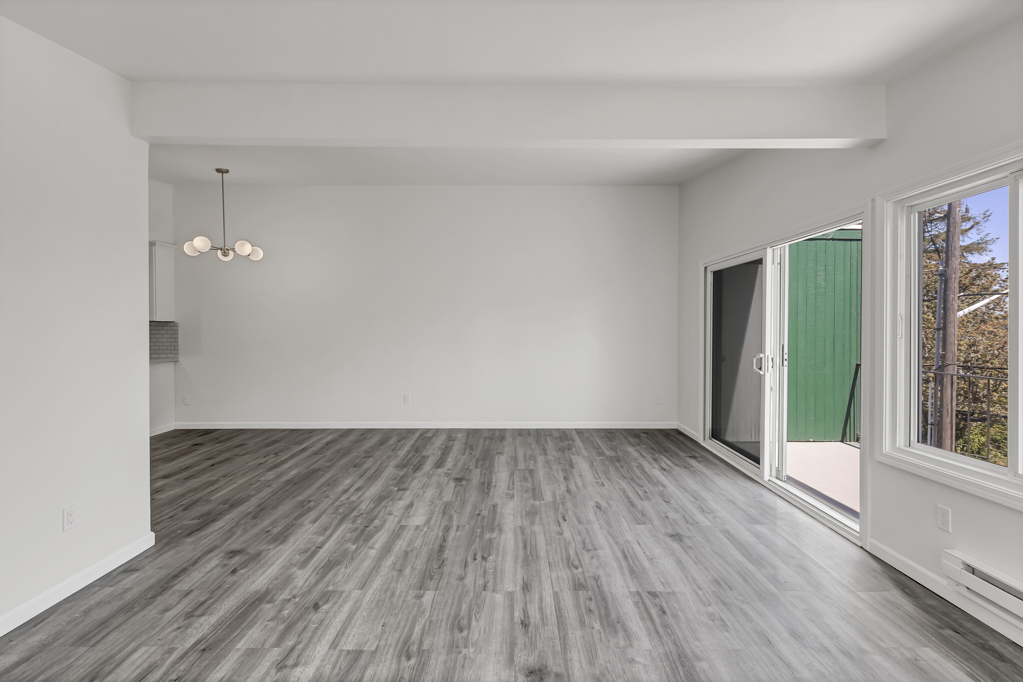 Building Photo - 10607 Des Moines Memorial Dr S