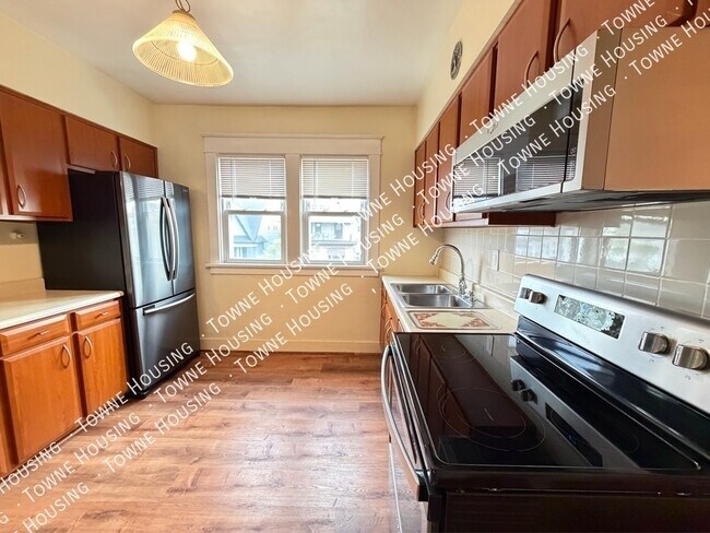 Building Photo - 144 Lovering Ave