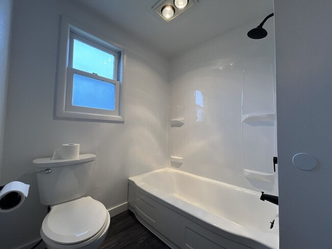 Building Photo - Updated Single-Level 3BD/2BA Home with Stainless Appliances, Expansive Yard & Flexible Layout