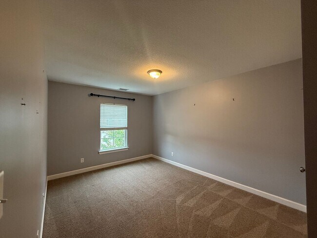 Building Photo - Great Condo On The Riverfront Golf Course