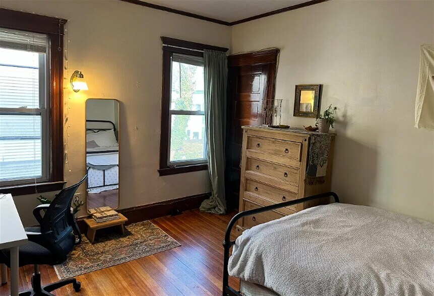 Building Photo - 183 College Ave