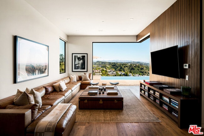 Building Photo - 1030 Somera Rd