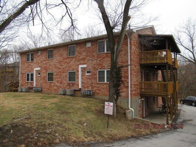 Building Photo - AVAILABLE 8/1/2026 -- 1BR/1BA Apartment at 1026 Southpark Unit 6 - close to Colleges and amenities