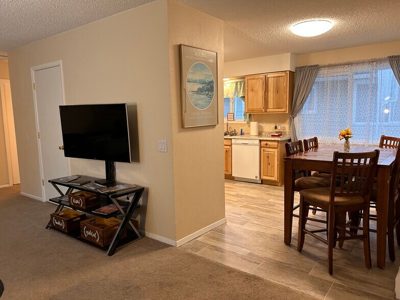 Building Photo - 1720 Beaver Pl