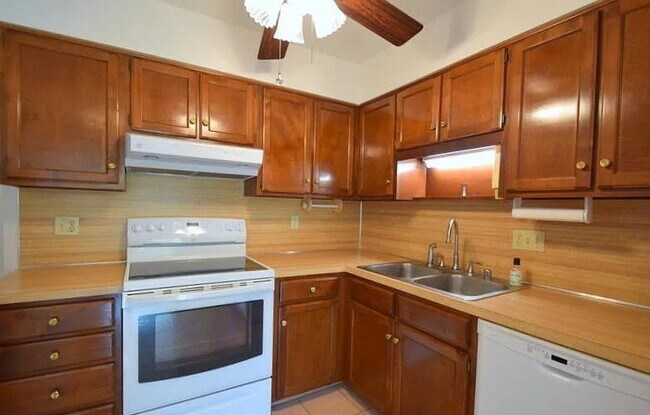 Building Photo - 614 Stivers Rd