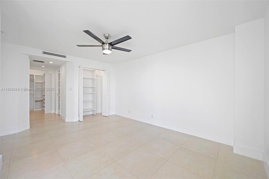 Building Photo - 20301 W Country Club Dr