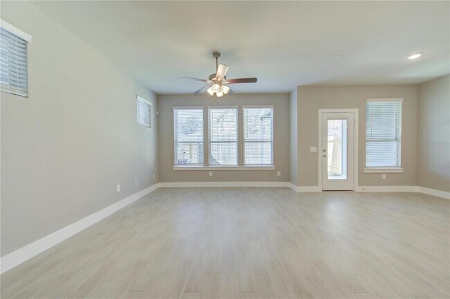 Building Photo - 1709 Summerlyn Ter Dr
