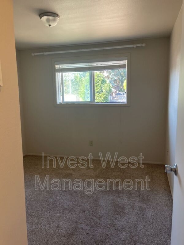 Building Photo - 2313 NE 156th Ave