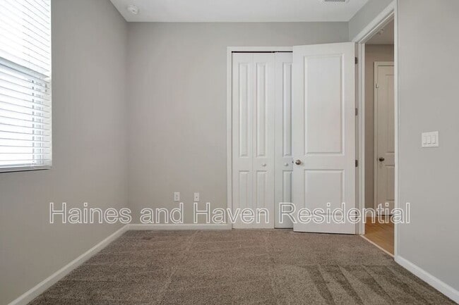 Building Photo - 840 Blue Creek Dr